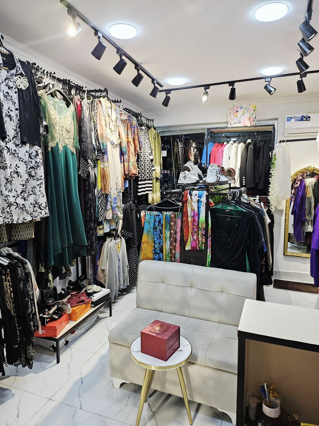 Bakı şəh, 4cü mikrorayon, hüseyn seyidzadə küç.21 də yerləşən qadın