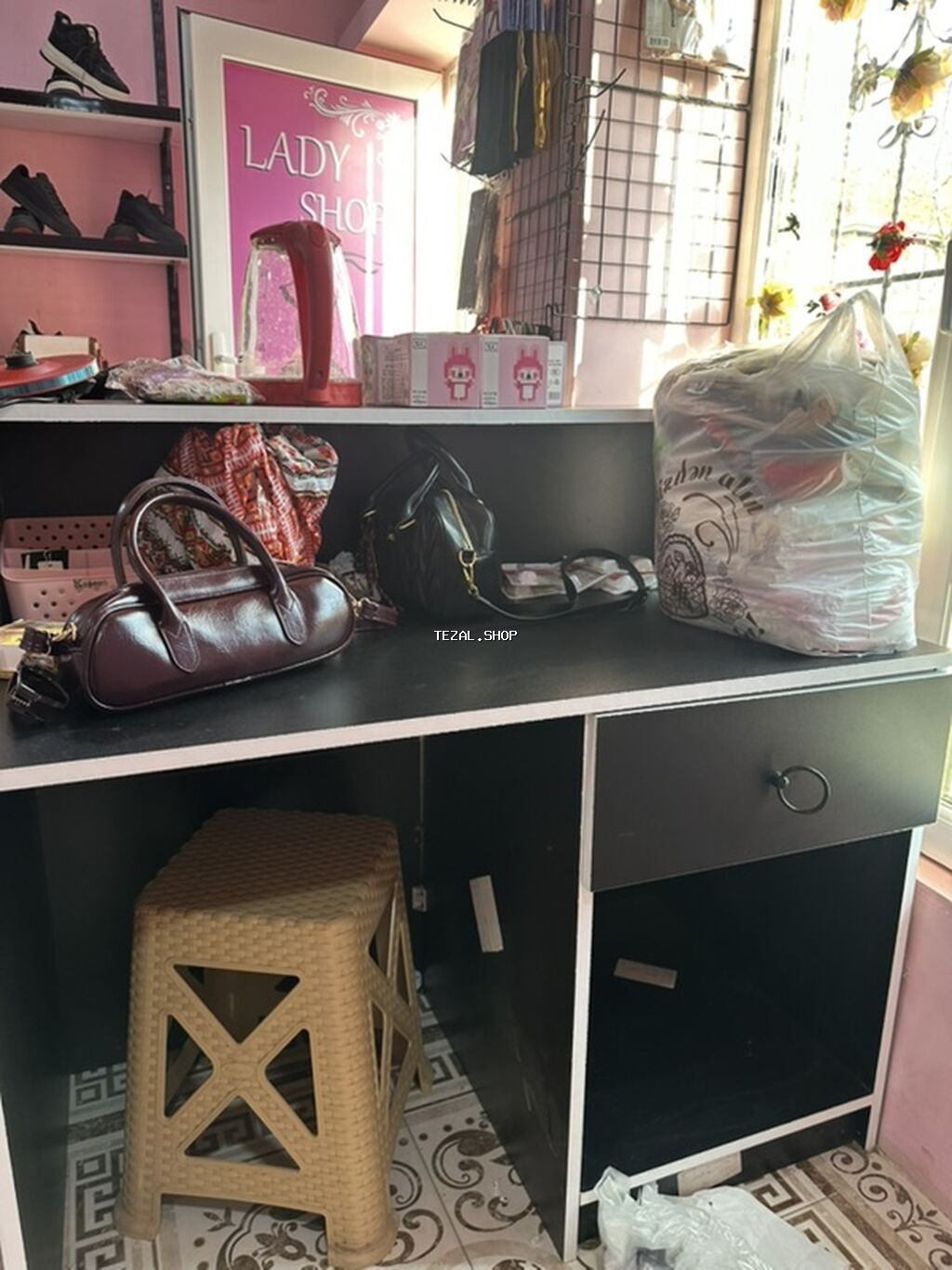 Mağaza üçün kassir/idarəetmə masası - Rəng: qara (ağ kənar haşiyələr) - şəkil 2