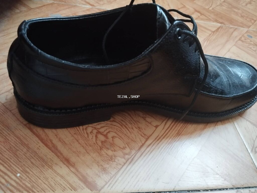 43 razmer,Baha alinmiş ayaqqabi deyerinnen çox aşaqi satilir