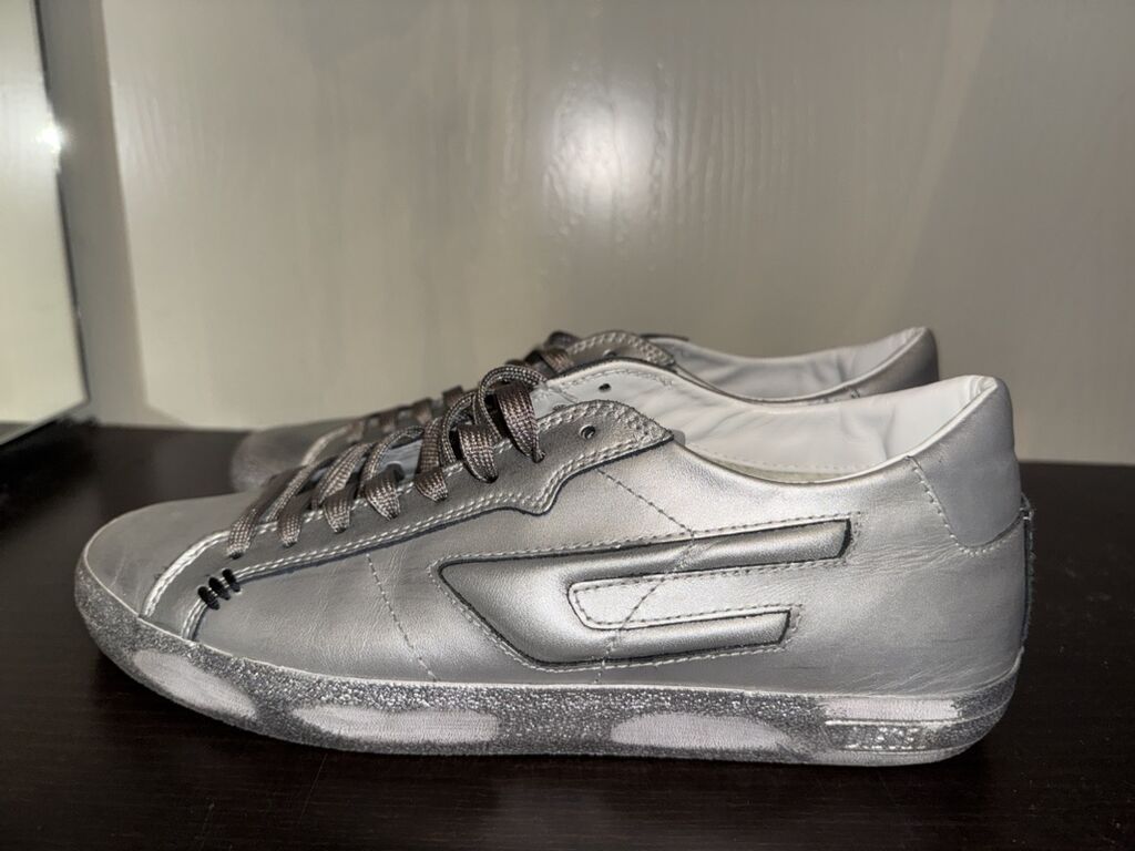 Diesel kişi ve gadin krossovkası – metalik gümüş rəngdə, aşağı