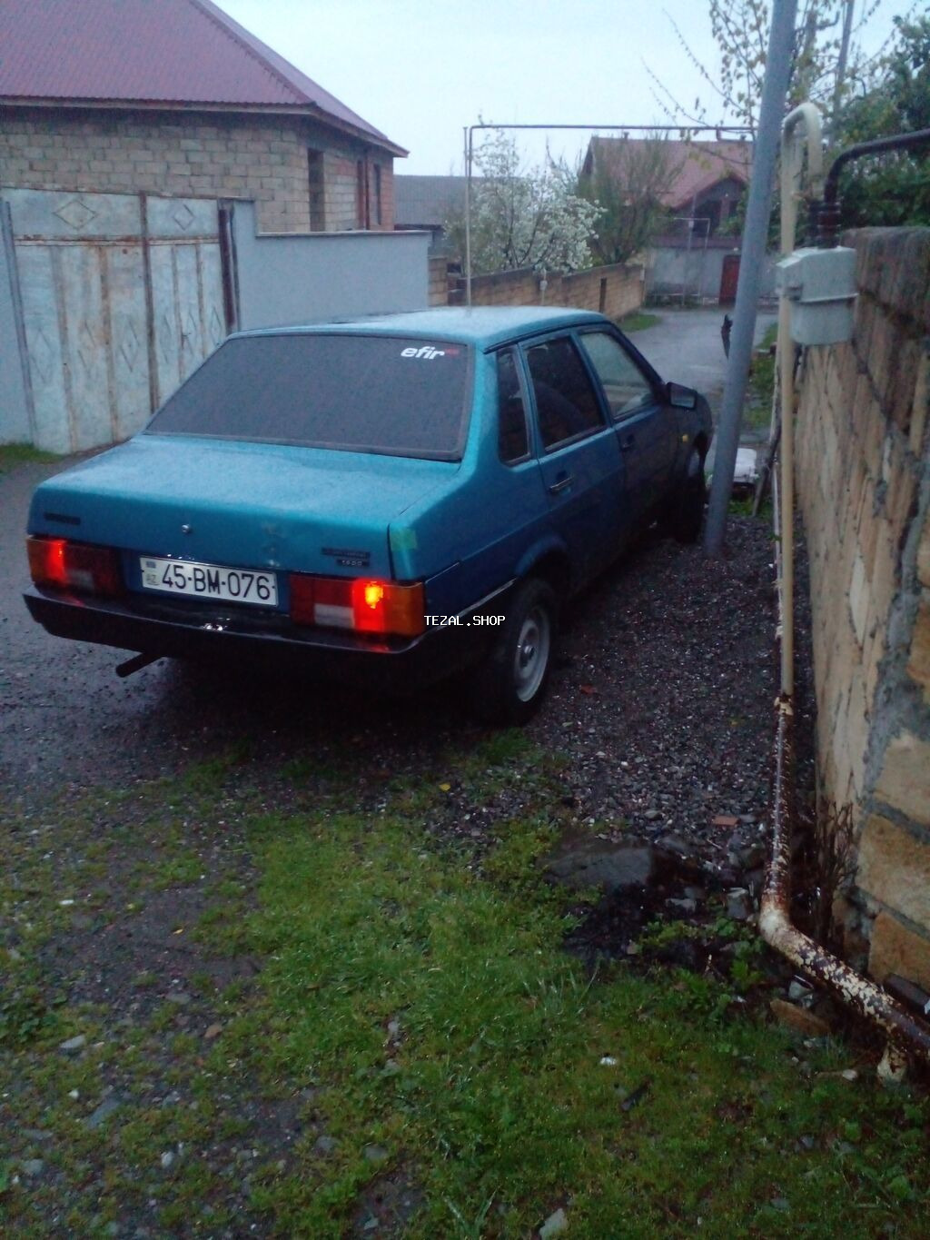 Model: VAZ 21099 (Samara) – sedan Rəng: mavi/yaşıl ton Kuzov: 4