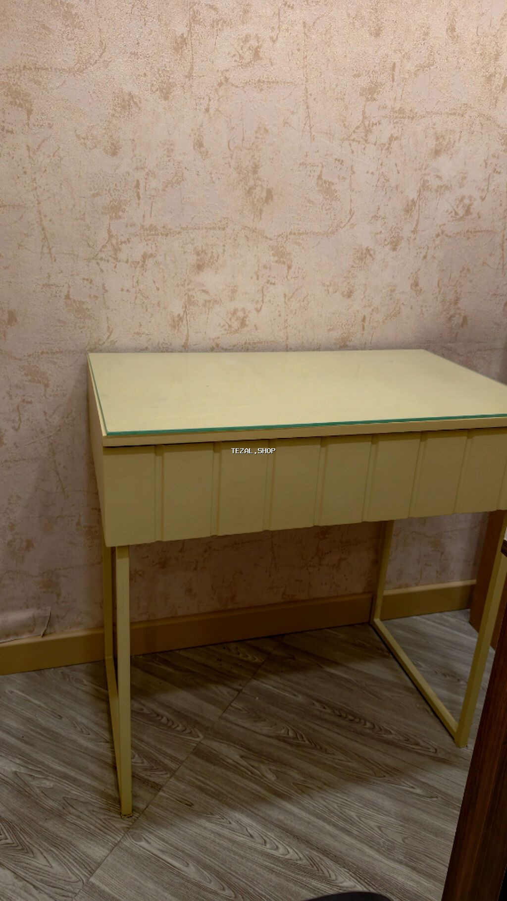 Dırnaq stolu təmizdir yeni kimidir prpblemi yoxdur, material çox