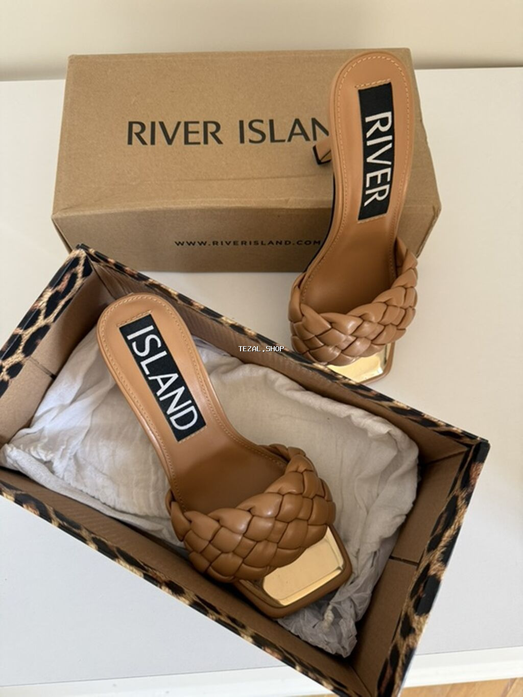 River Island qadın sandaleti - Model: açıq burunlu, kvadrat ön hissə