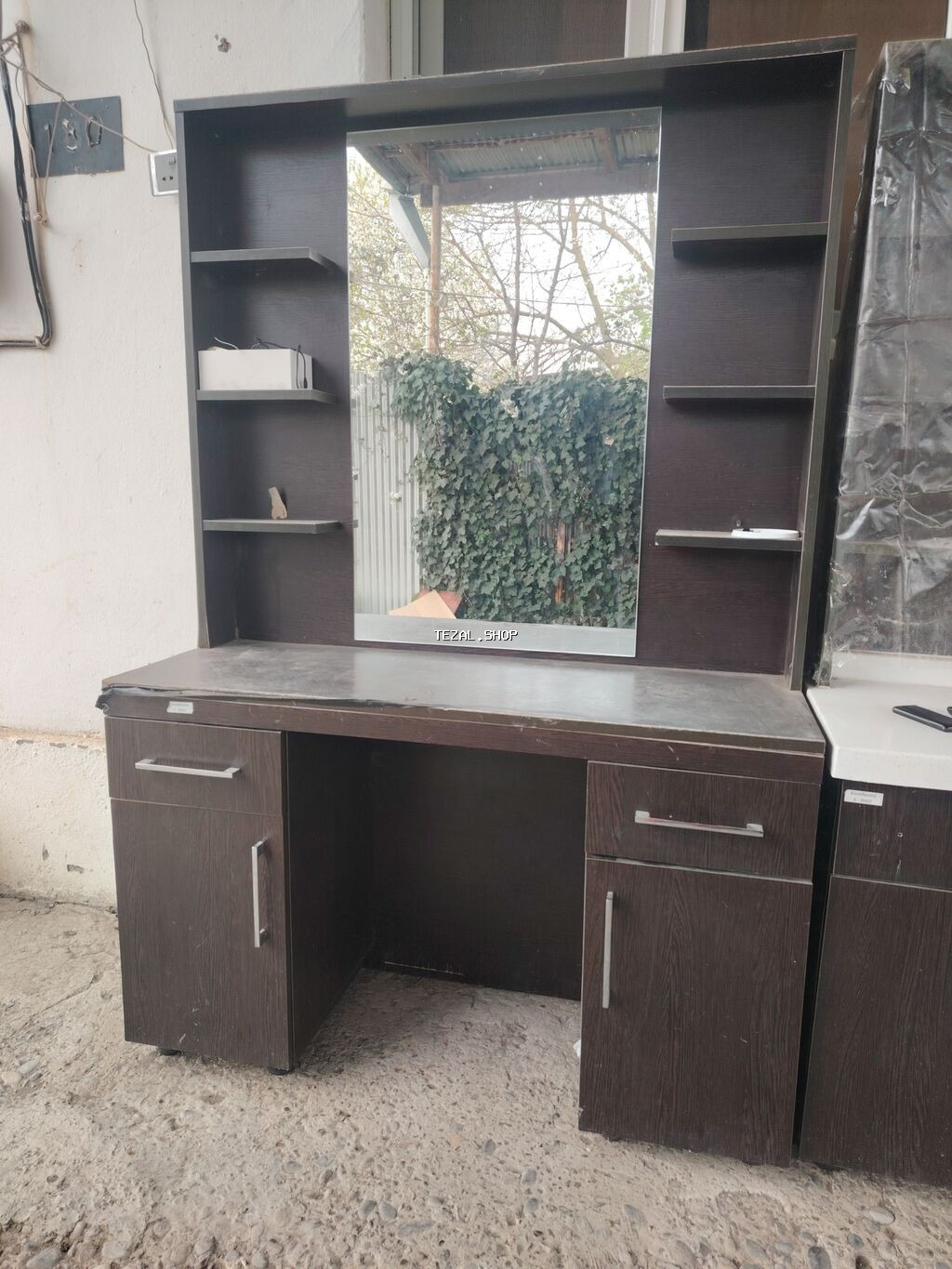 Geniş güzgülü vizaj/saç ustası masası dəsti - Material: tünd ağac