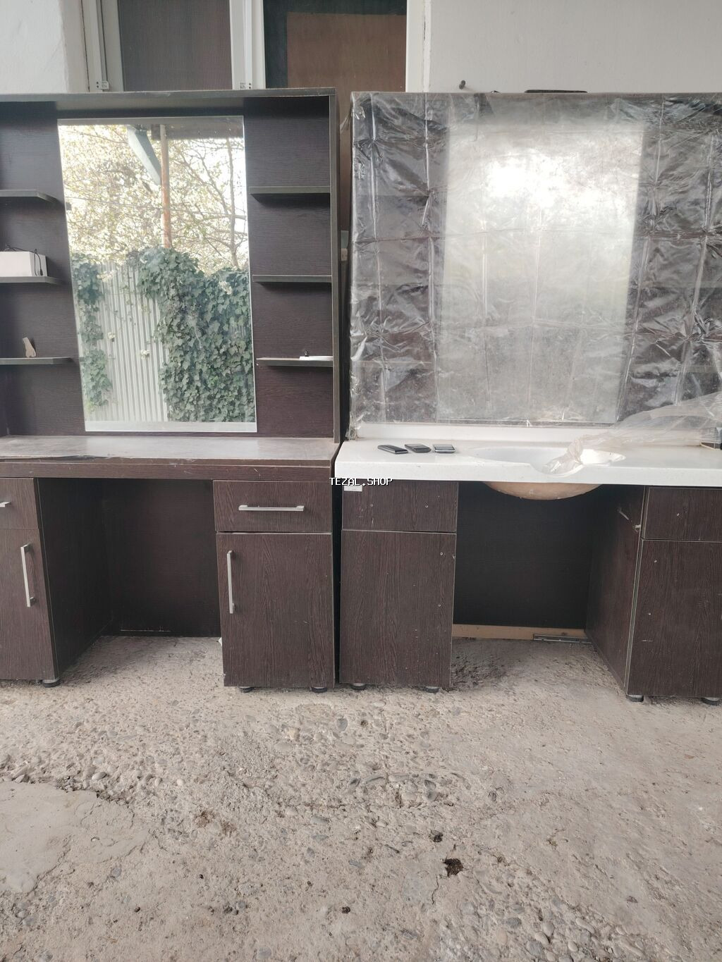 Geniş güzgülü vizaj/saç ustası masası dəsti - Material: tünd ağac - şəkil 2