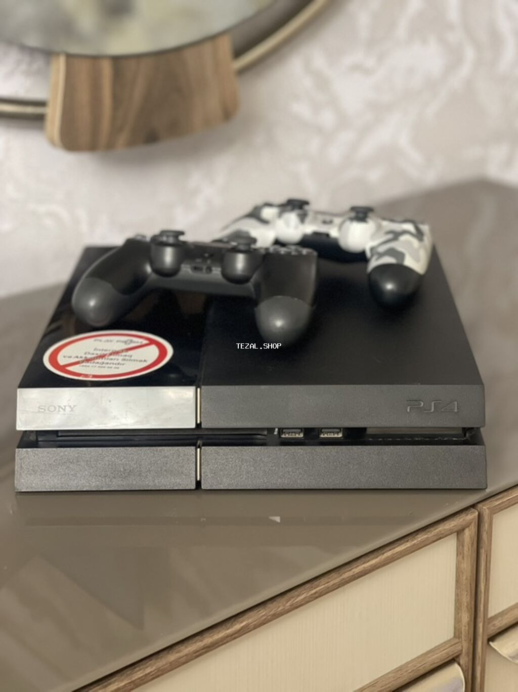 PS4 500GB + 2 pult yaxşı vəziyyətdə - PlayStation 4 500GB -