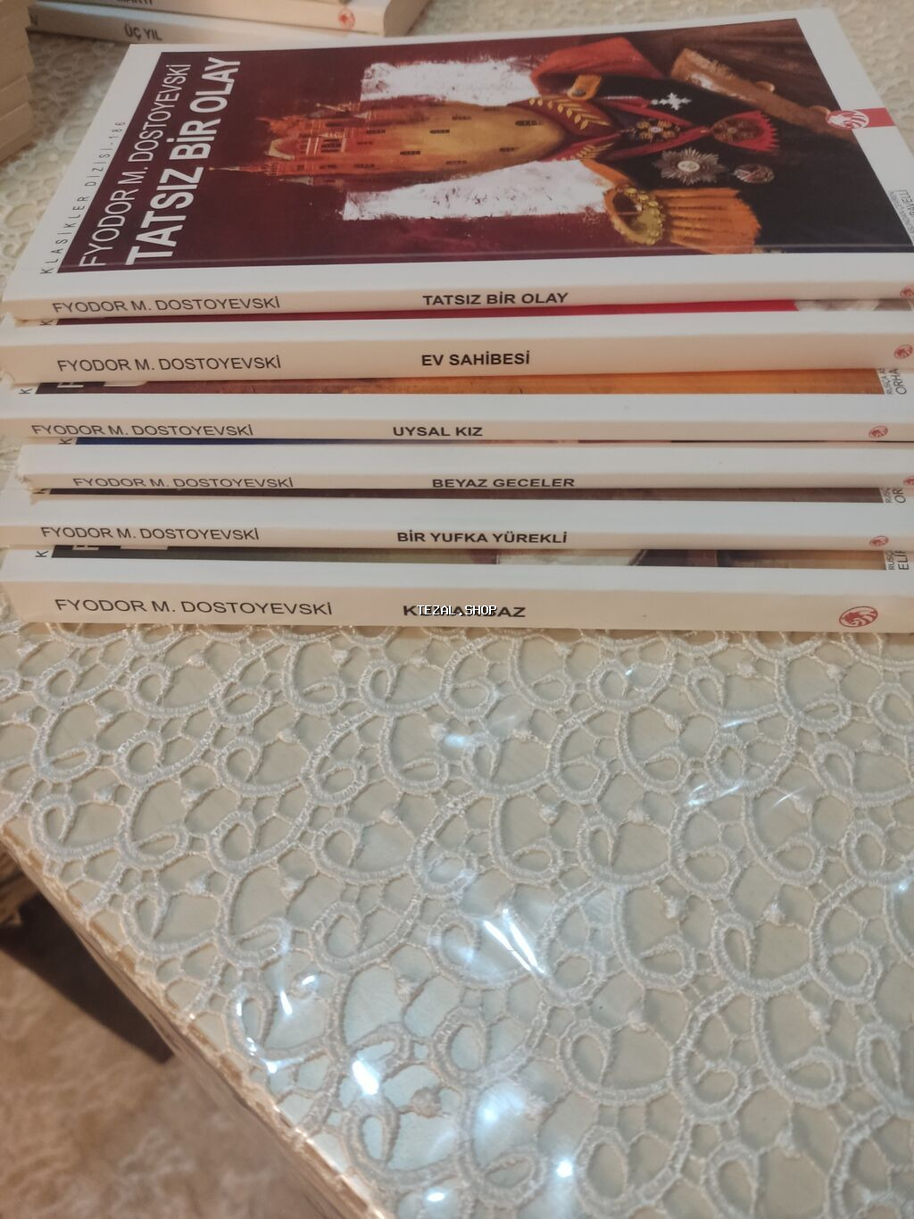 Kitabların hər biri əla vəziyyətdədir, yeni alınmış kitablardır