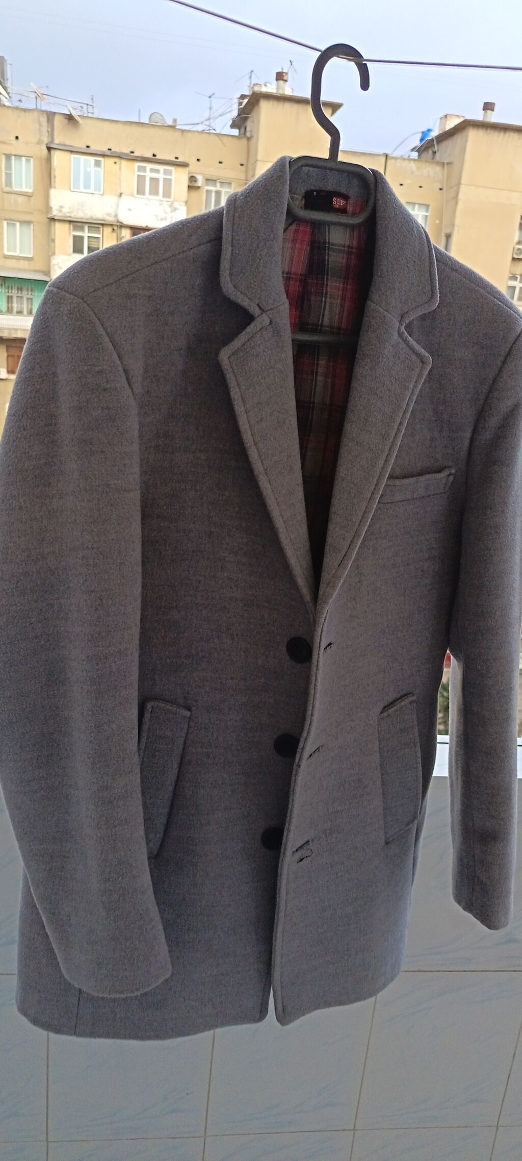 Kişi palto/kaban – boz rəng Palto. Isimle alqrli almisdim ele olduki