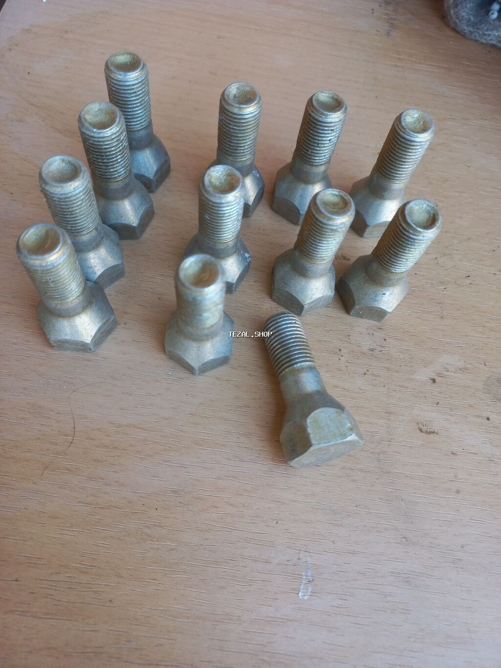 12 edet teker boltu 12 azn ünvan Gəncə 055 530 50 06