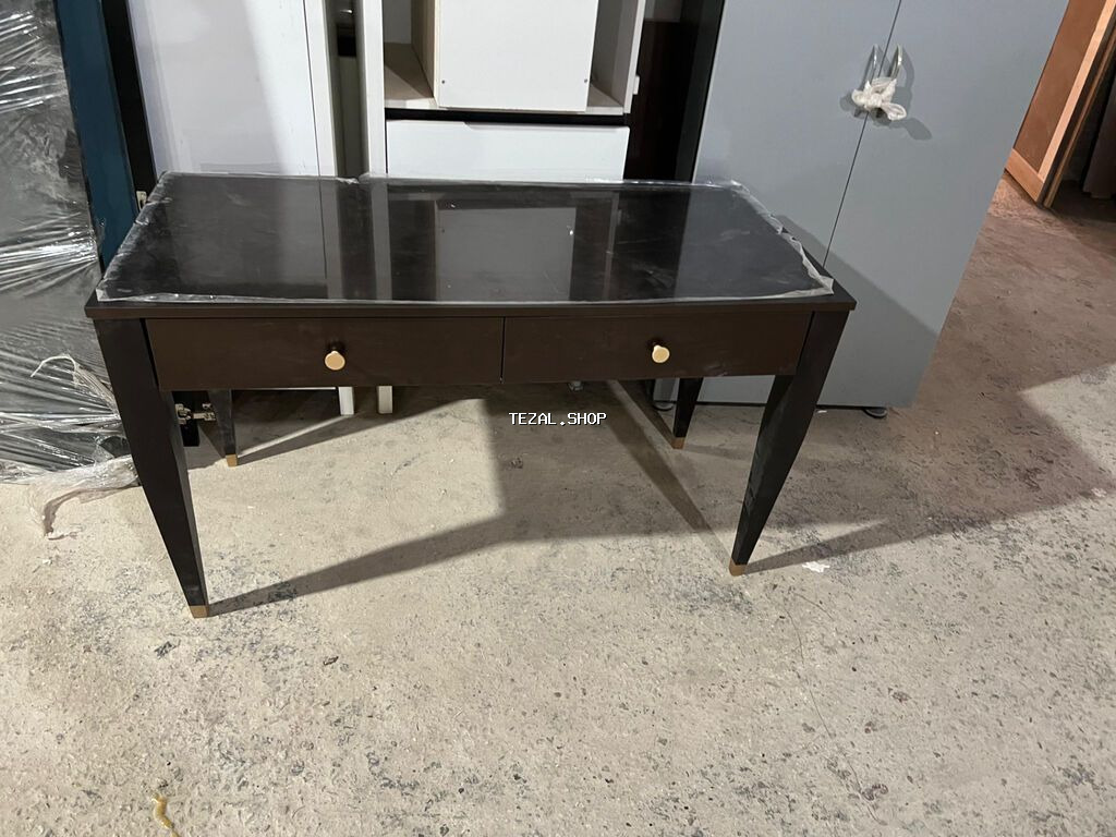 Yeni, İşçi üçün, Dördbucaq masa