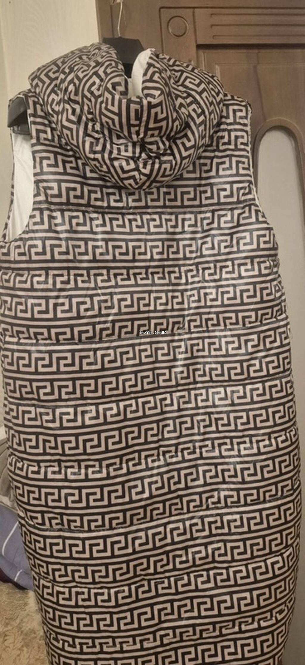 Qadınlar üçün uzun, kapüşonlu, çevrilə bilən jilet. İkiüzlü dizayn - şəkil 2