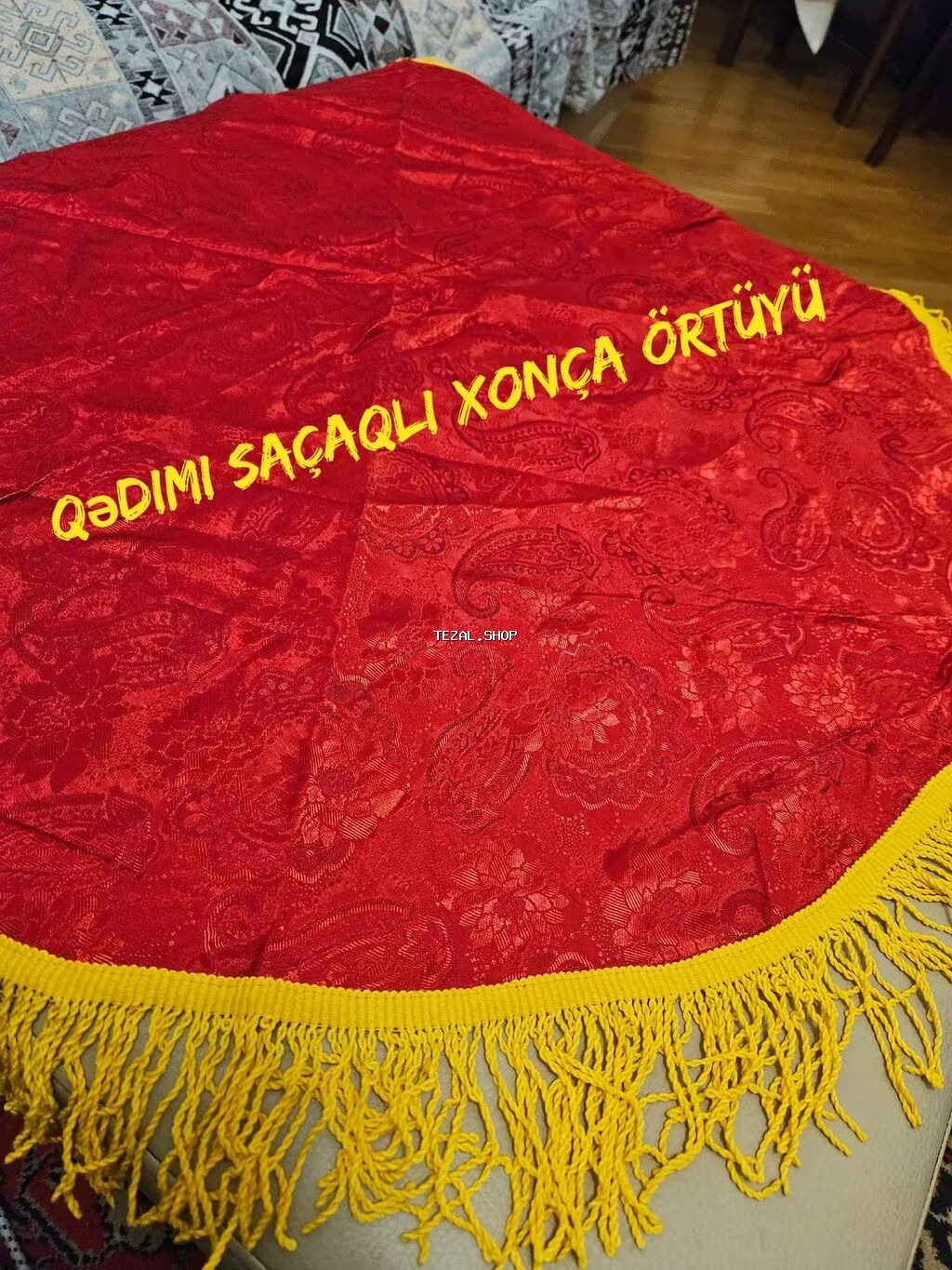 Qədimi saçaqlı xonça örtüyü. inşaatçılar