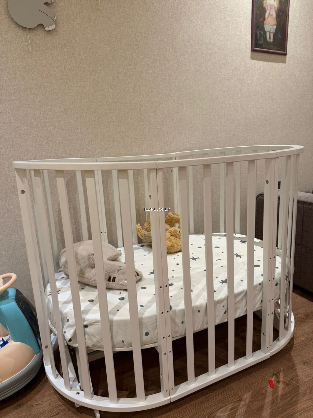 Krovat bir neçə ölçüdə yığmağ olur. Uşaq üçün ortopedik matrası, 2 cür