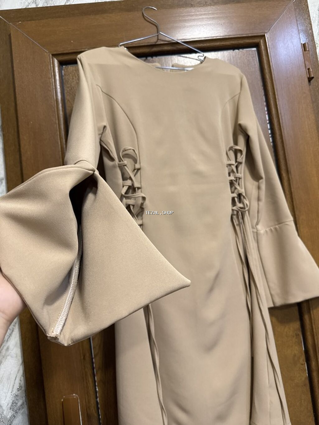 Bej rəngli qadın donu - Model: düz kəsim, mini/orta uzunluq - Rəng - şəkil 2