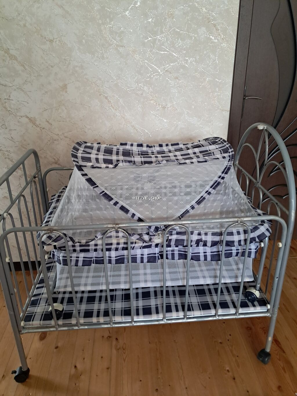 Çıxarıla bilən beşikli araba