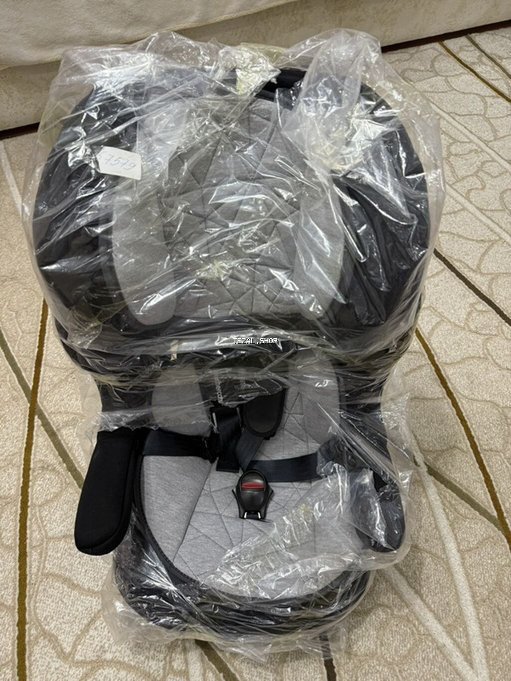 Uşaq avtomobil oturacağı - Rəng: boz–qara - Quraşdırma: arxa hissədə