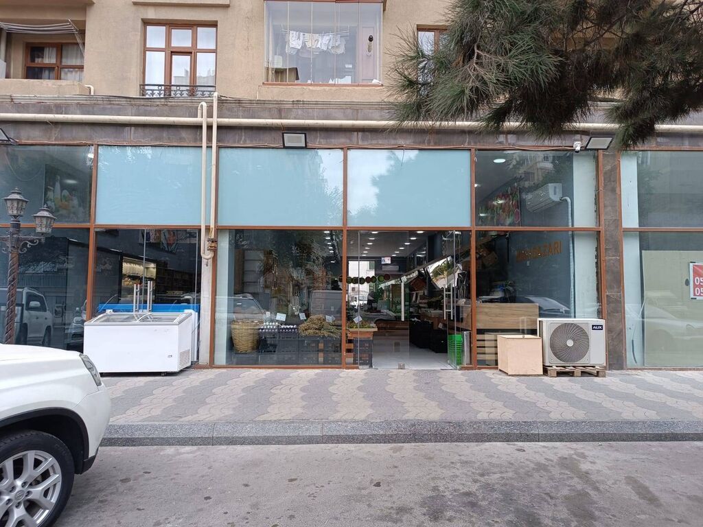 Binəgədı rayonu Azadlıg metrosunun yaxınlıgında Süleyman Sani Axundov