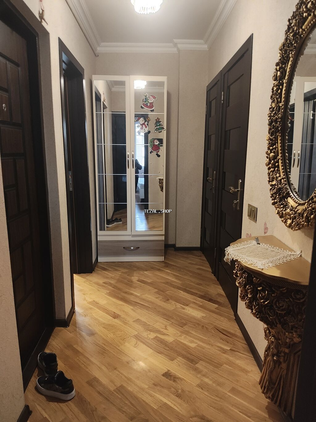 Mənzilin 2 otaqli3 peredelka. - Geniş dəhliz: iki qapılı, güzgülü