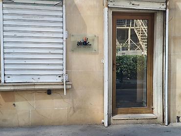 2 otaqdan ibarət 30kv obyekt düz yolun qırağında yerləşir. Qabağında - şəkil 5