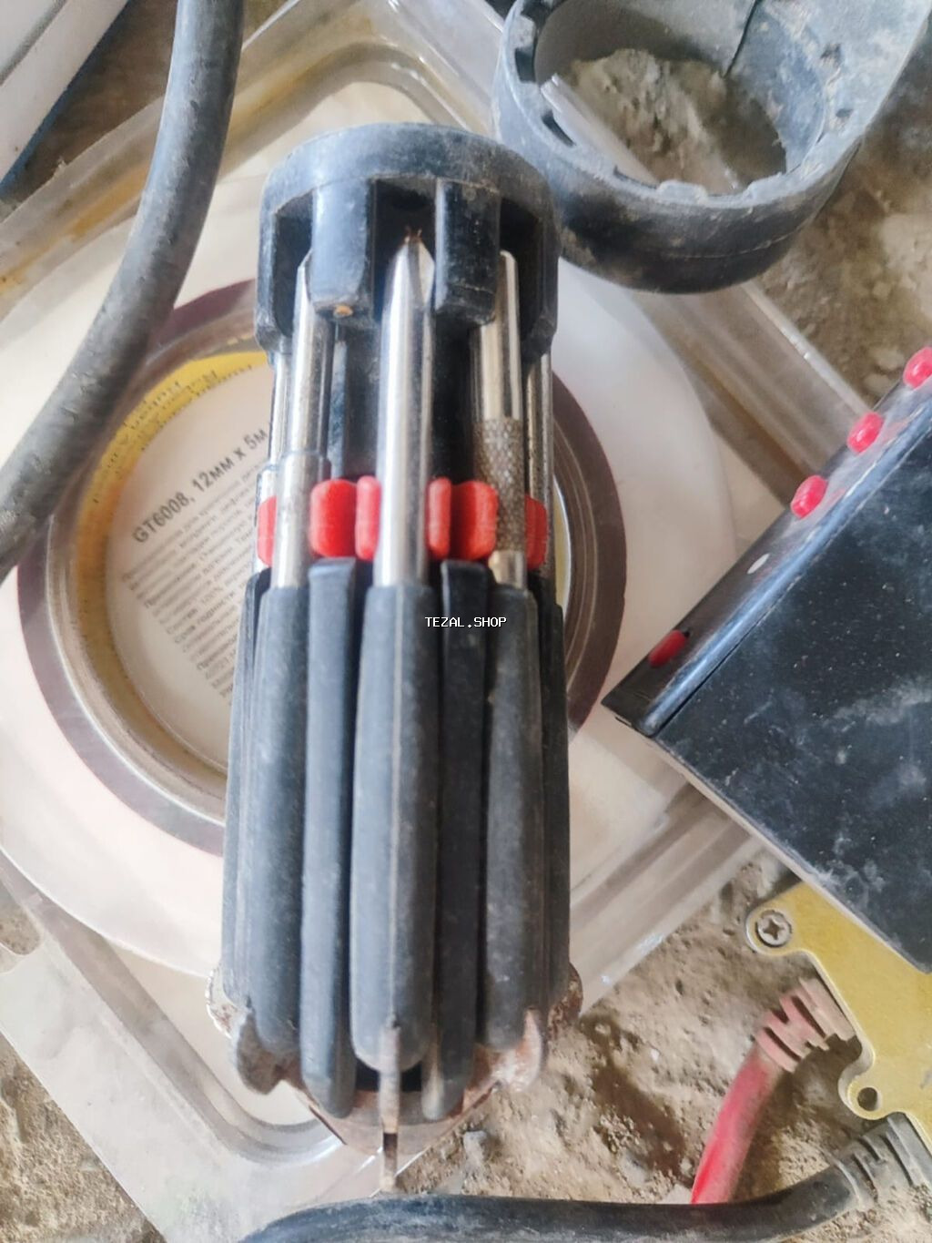 Elektrik və avto-elektrik üçün alət və hissələr dəsti Komplektdə: -