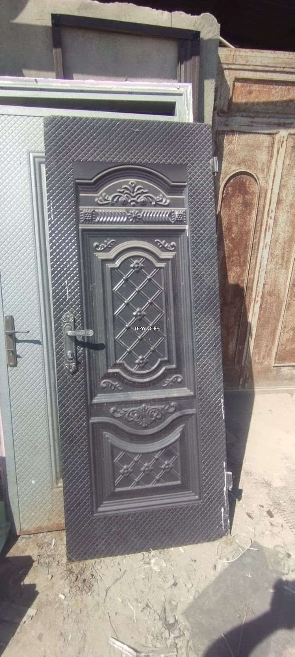 Metall giriş qapısı – dekorativ naxışlı, klassik dizayn - Material