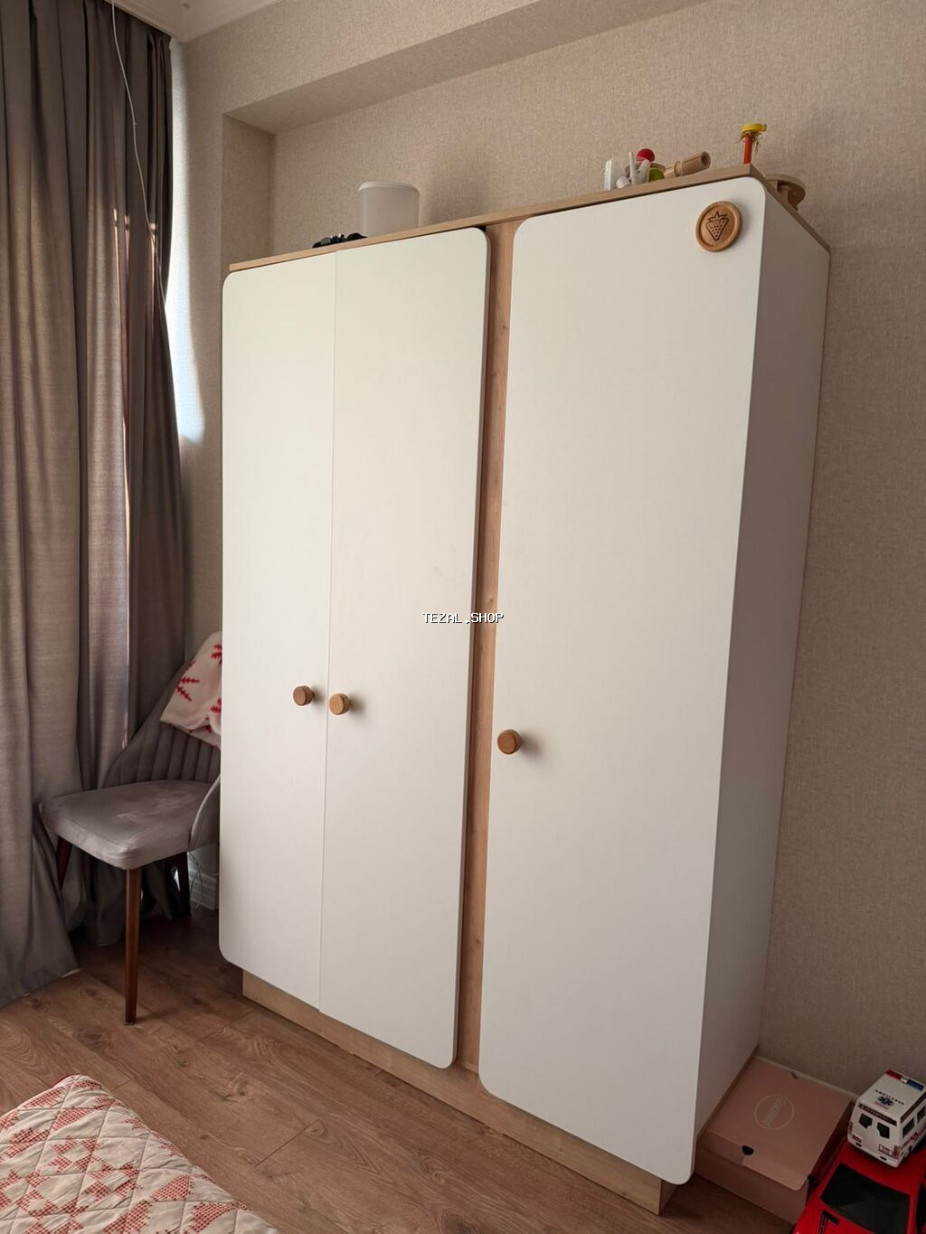 Turk firmasi Cilek-e aid usag dolabi, cox seligeli istifade olunub