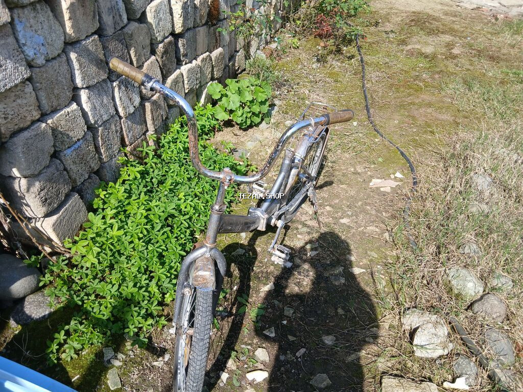 Satlır bidene pırabremi var oturagaq yeri xarabdı istiyen elaqe