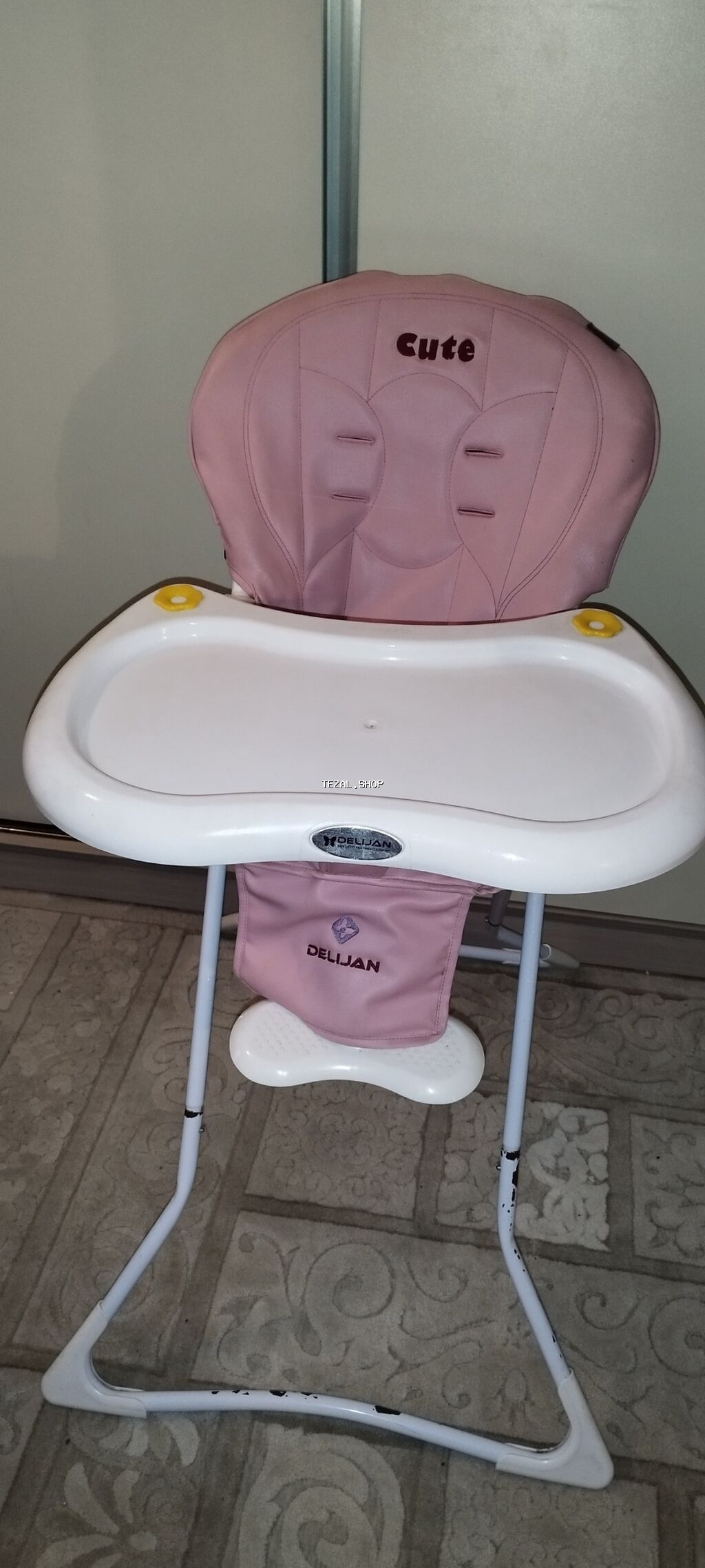 Uşaq yemək masası. Yaxşı vəziyyətdədir. Kəməri var. 20 yanvar