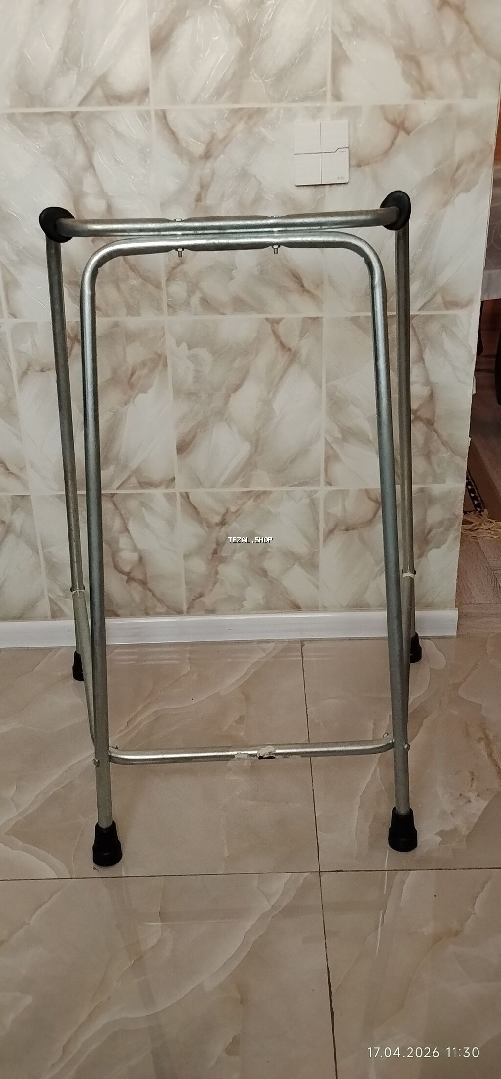 Gəzinti çərçivəsi (yürüteç) - Material: möhkəm metal boru