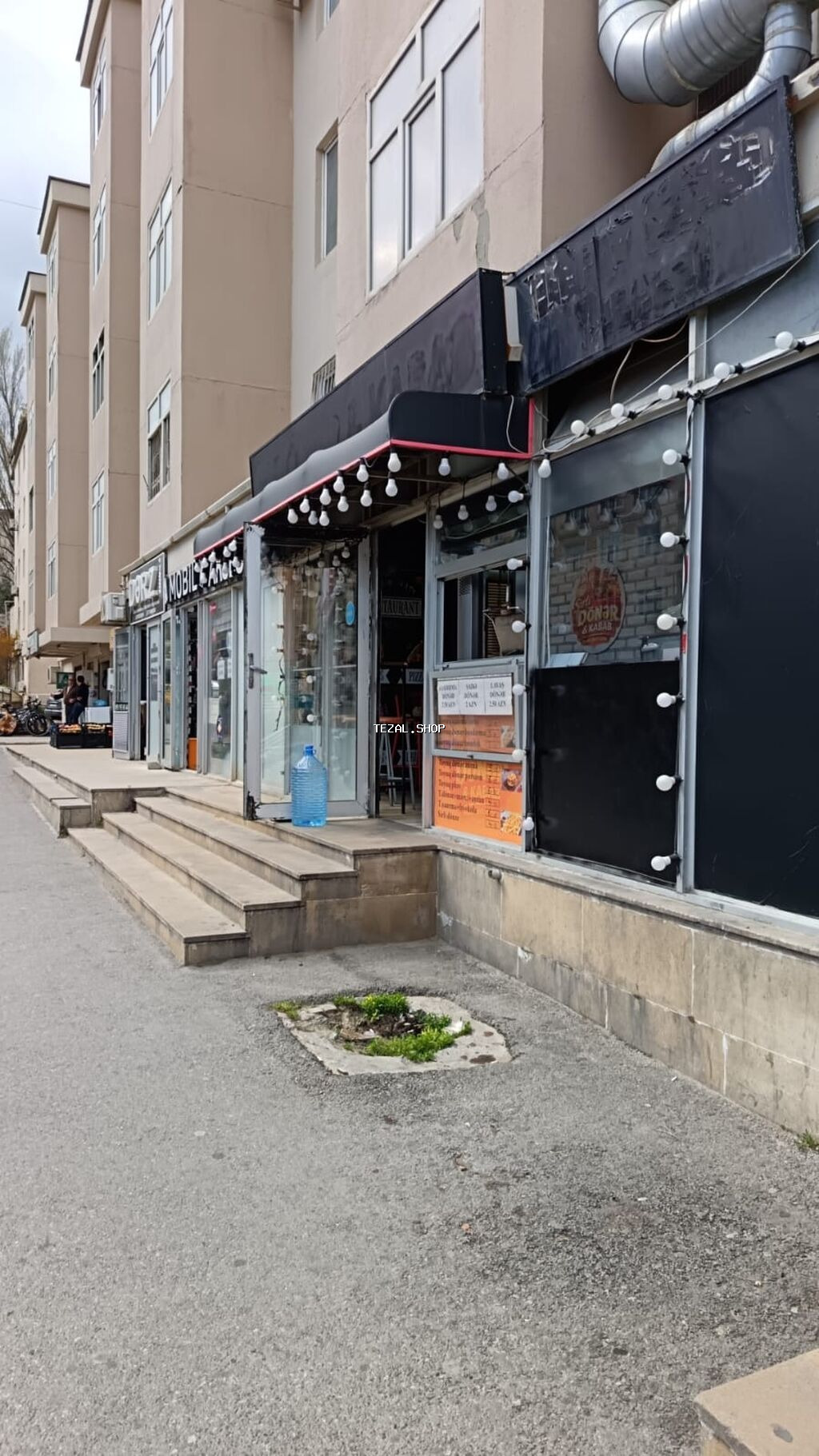 Kiçik fast-food kafe sahəsi – interyer və avadanlıq hazır biznes - şəkil 3