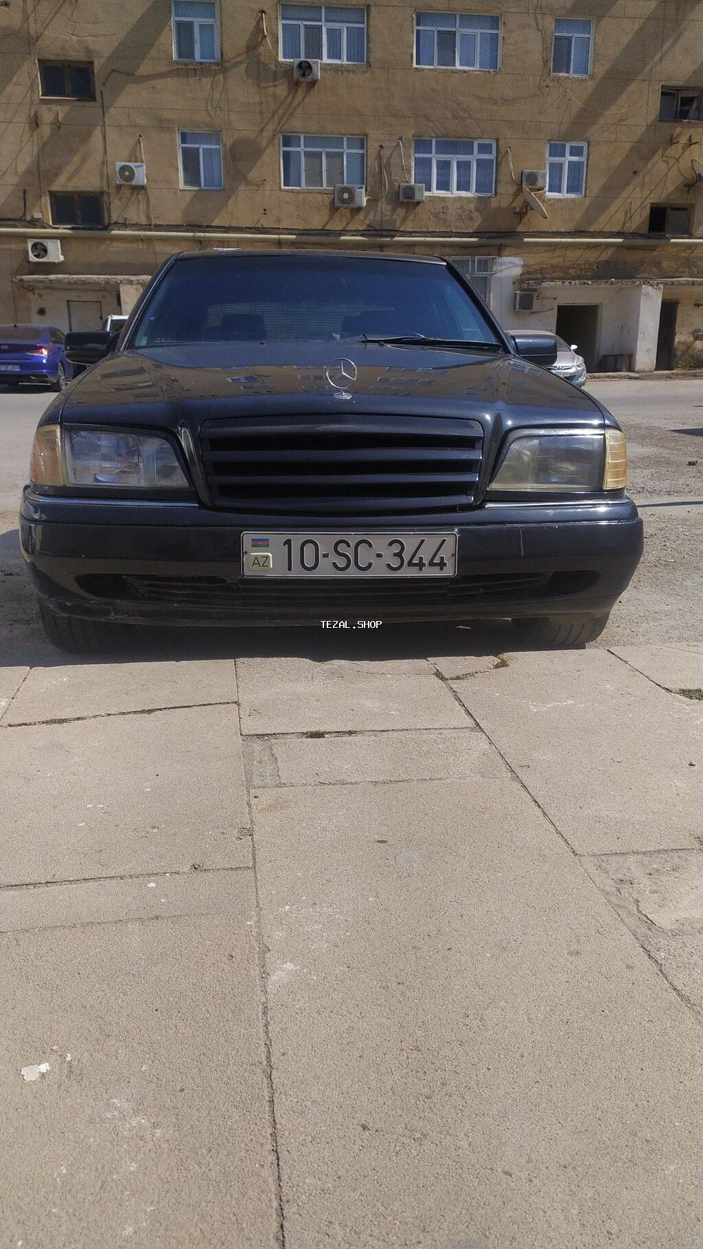 Mercedes-Benz C-Sinif sedan (W202), qara rəng. - Kuzov: 4 qapılı sedan