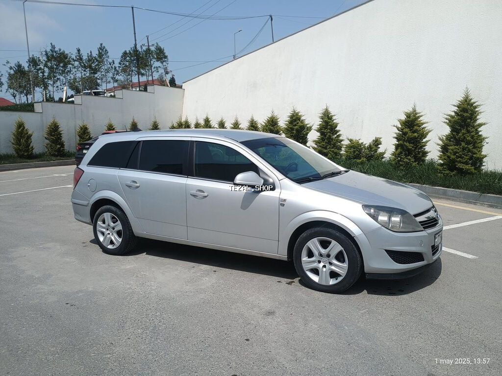Opel Astra: 1.3 l | 2010 il 285000 km Universal