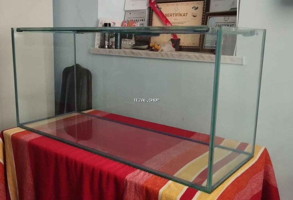 Tacili satilir süseler 10-luqdur uzunlugu 120 sm hündürlüyü 56 sm eni