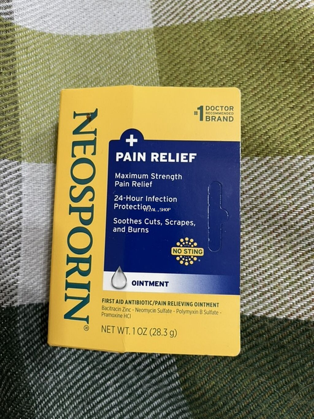 *Neosporin* — antibakterial təsirli məlhəmdir. Tərkibində üç növ