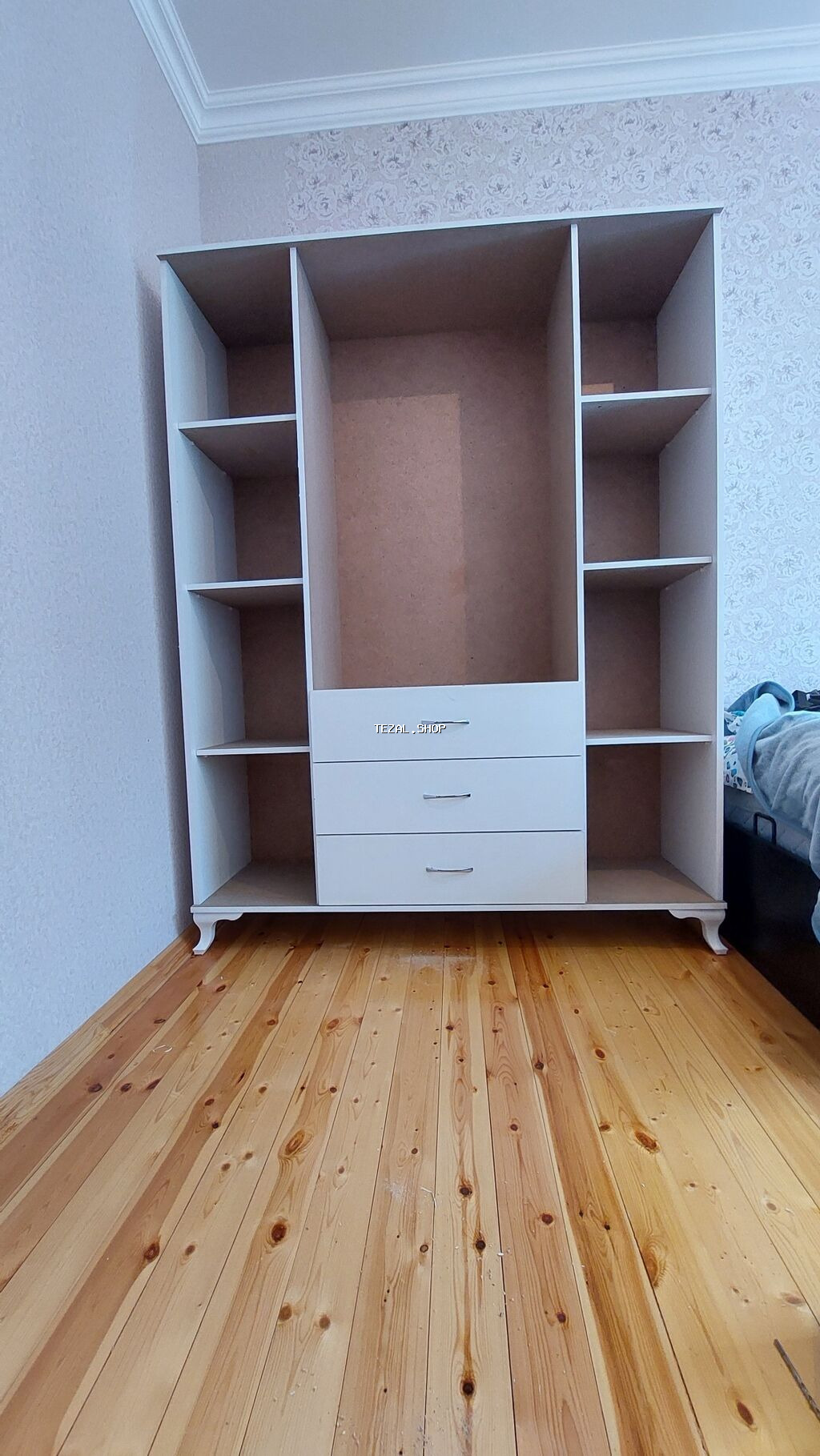 Ağ rəngli 4qapılı paltar dolabı - Klassik, minimal dizayn – ağ - şəkil 2