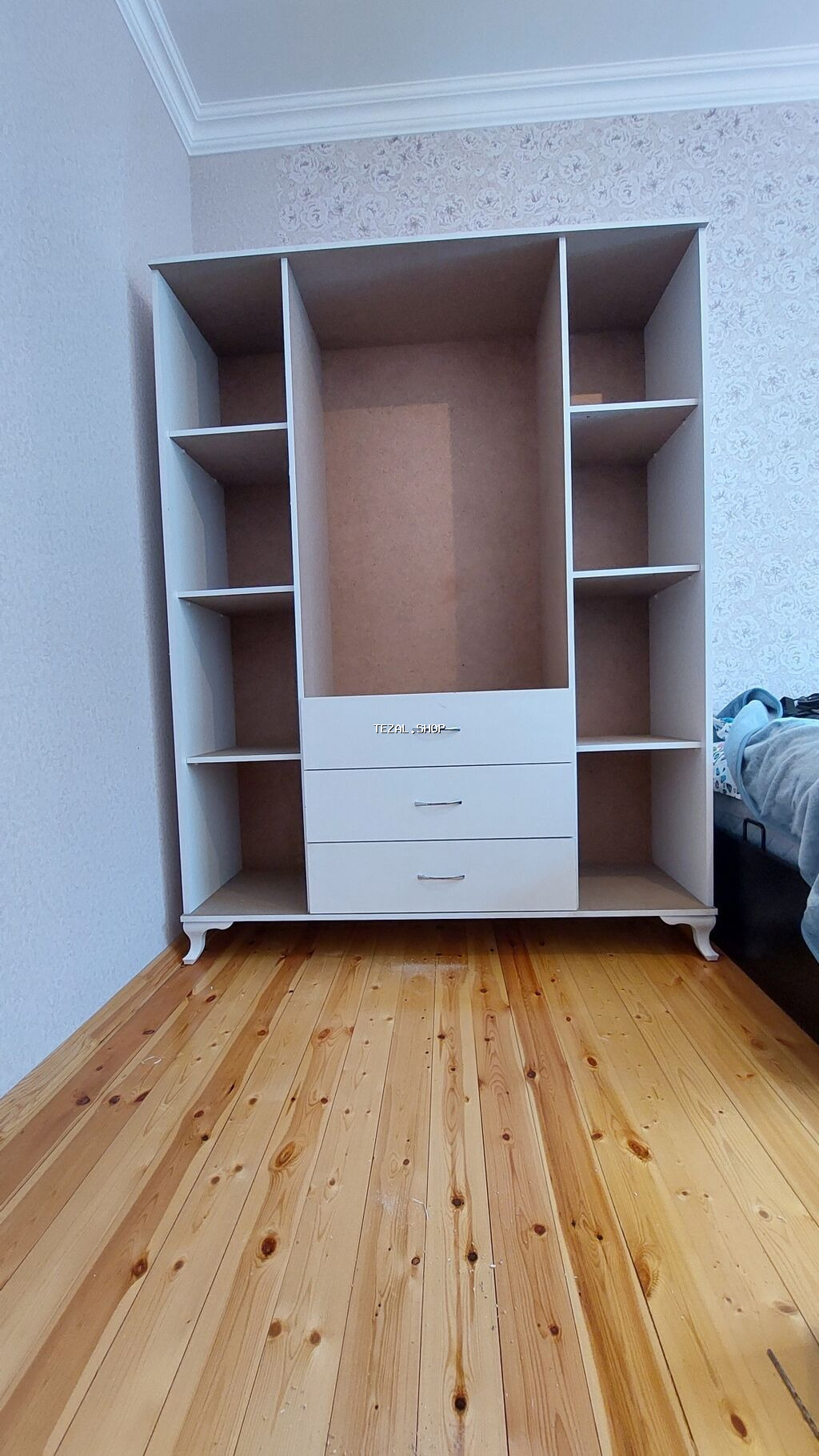 Ağ rəngli 4qapılı paltar dolabı - Klassik, minimal dizayn – ağ - şəkil 3