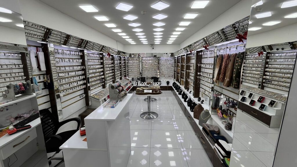 Hövsanın tam mərkəzində, Şüşəli bazar ilə düz üzbəüz. Hazır biznes