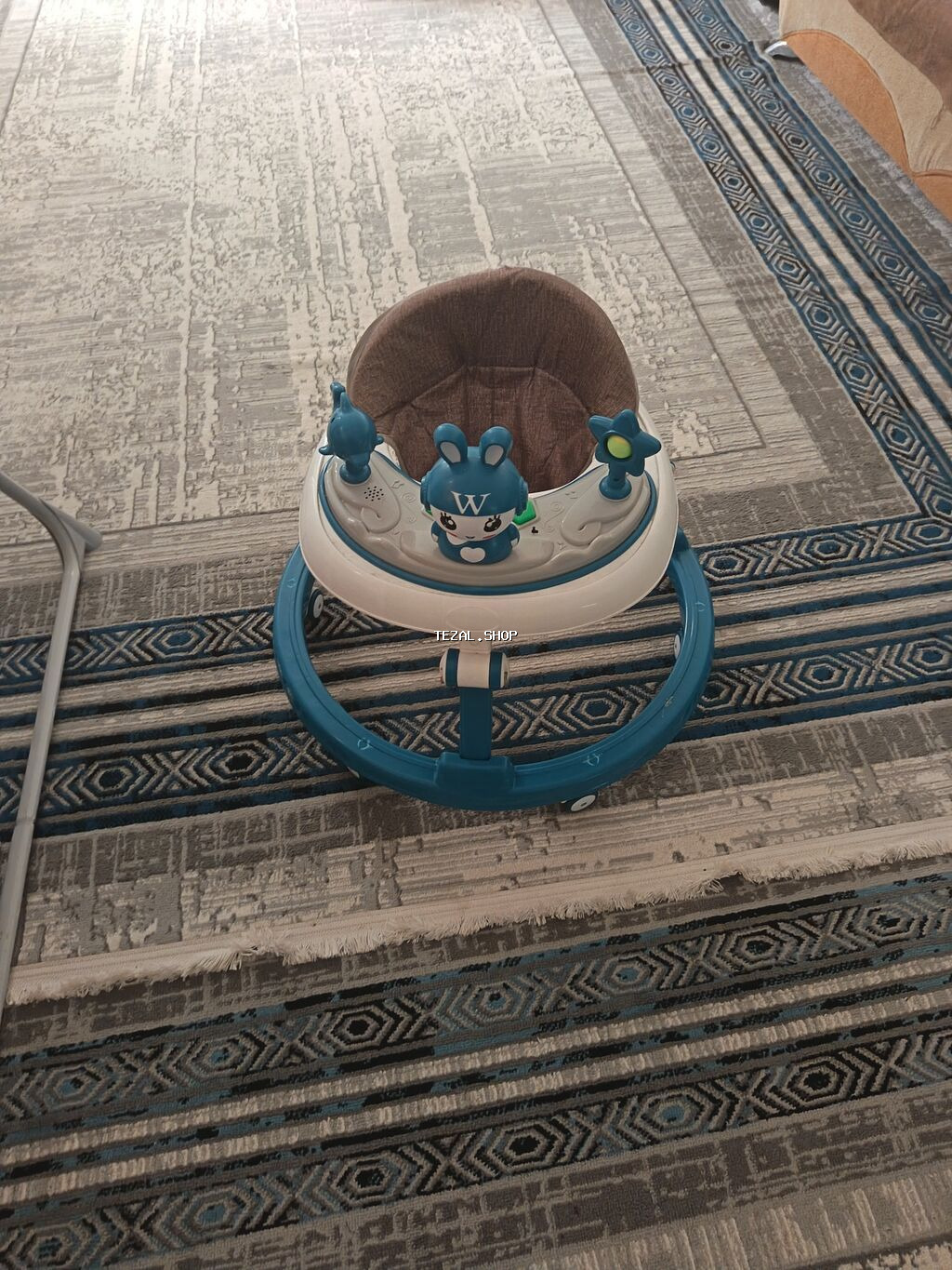 Uşaq gəzdirəcəyi / yürütkəc - Rəng: mavi-ağ, yumşaq qəhvəyi oturacaq