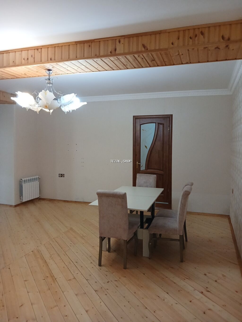 Geniş və işıqlı ev interyeri satılır/kirayə verilir: taxta döşəməli - şəkil 2