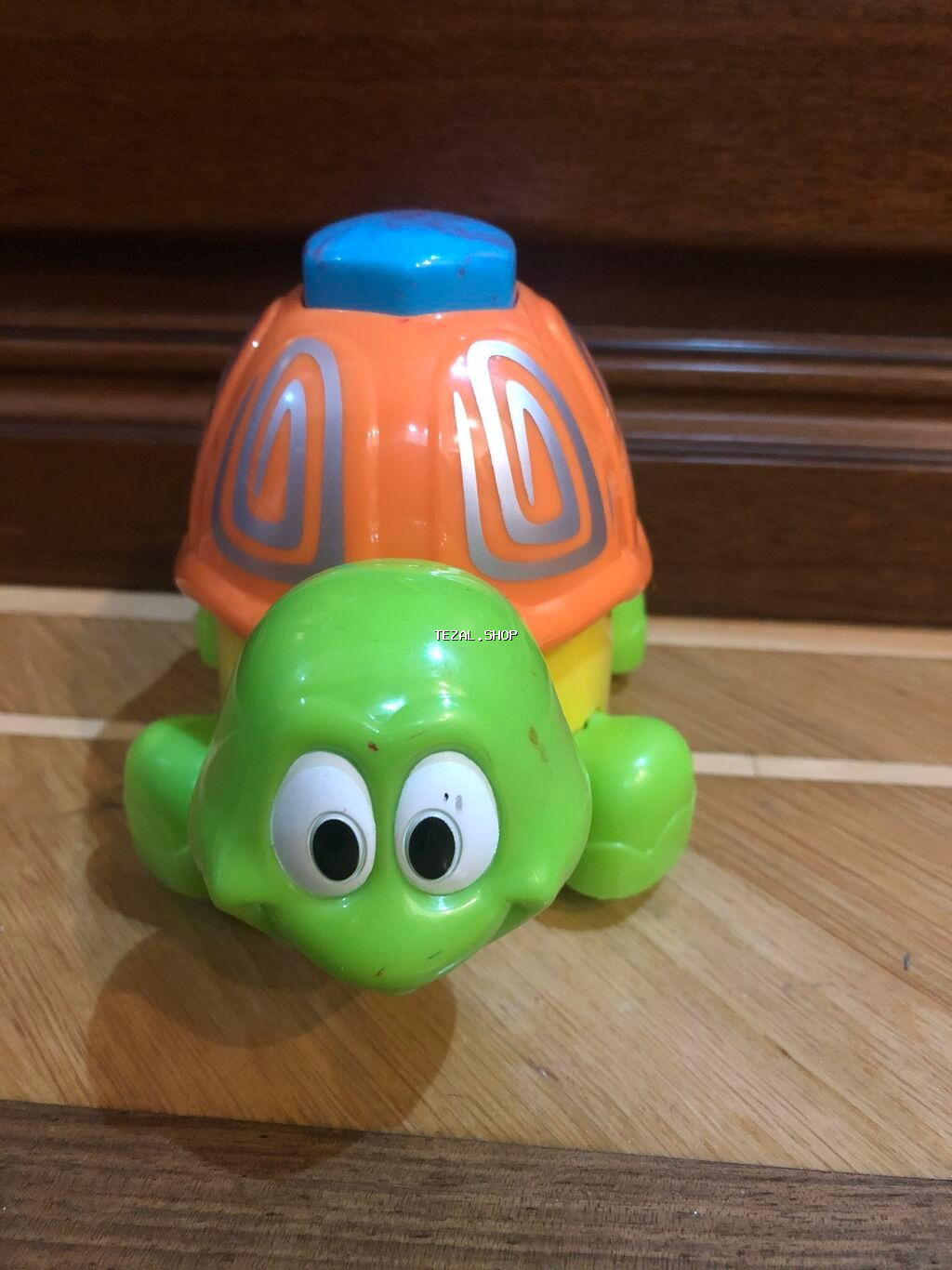 Knopkaya basilir ve ozu gedir,oyuncaq yaxshi veziyyetde