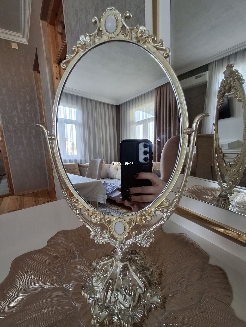 İki üzlü güzgü,metaldır üzəri işləməlidir,alt hissəsində isə qırmızı - şəkil 2