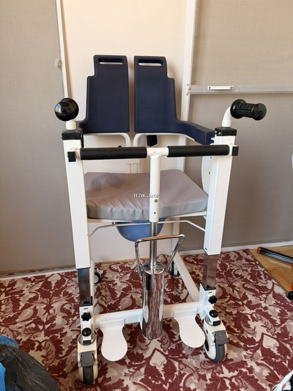 Tualet funksiyalı hərəkət etdirilə bilən sanitar kreslo (komod kreslo)