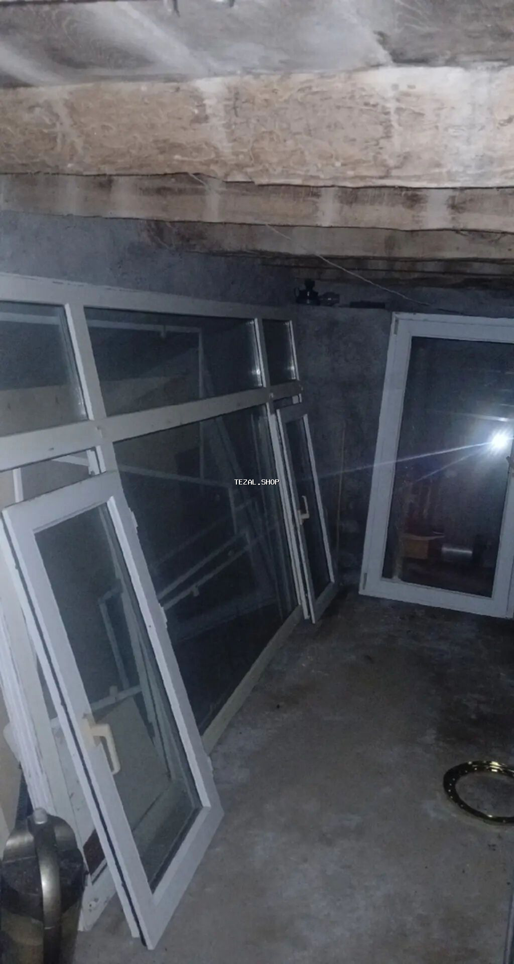 Pencere 2 ci el super vezyetde siniq çat yoxdur tűlleri de usdunde - şəkil 2