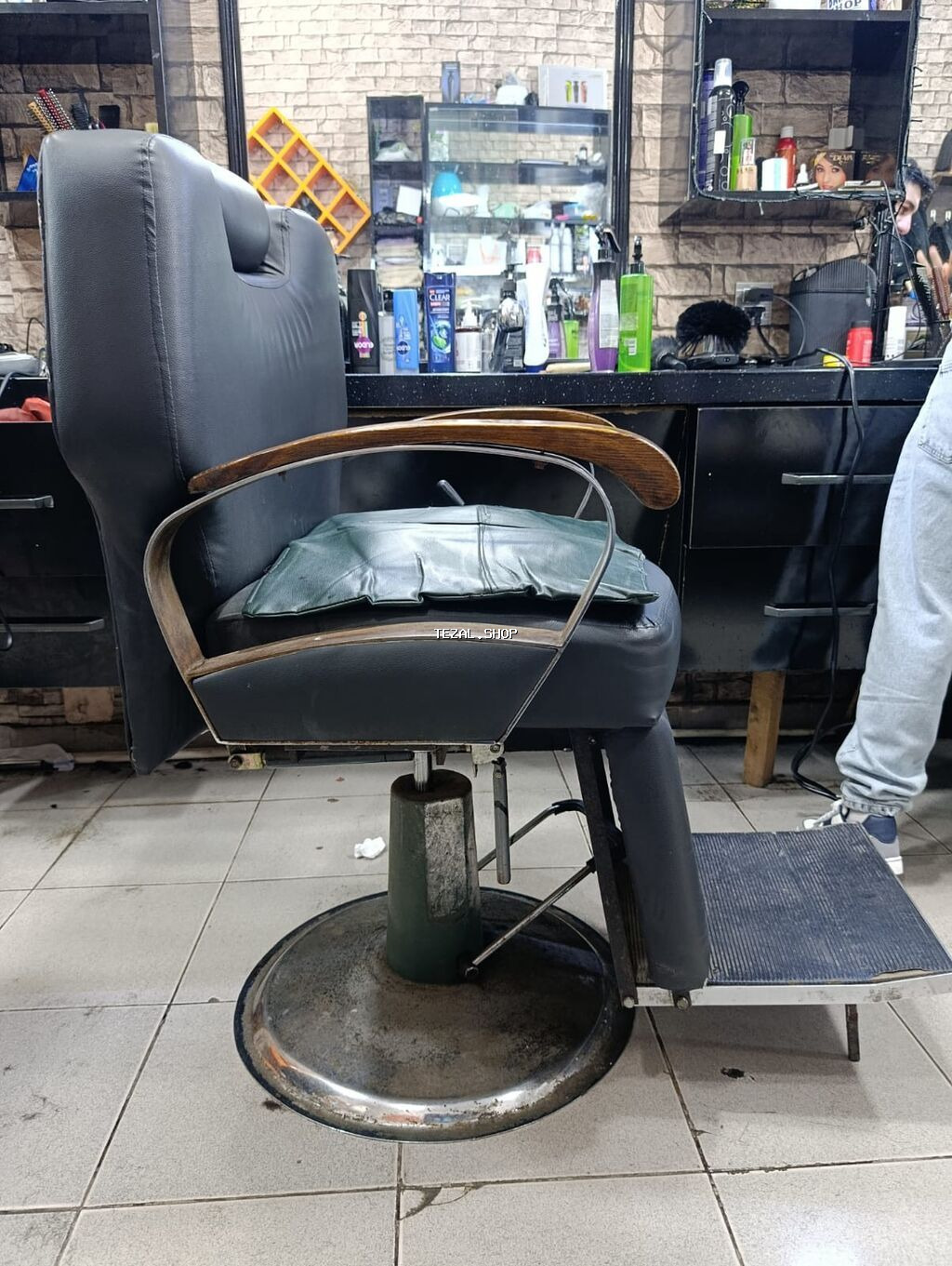 Bərbər kresloları satılır