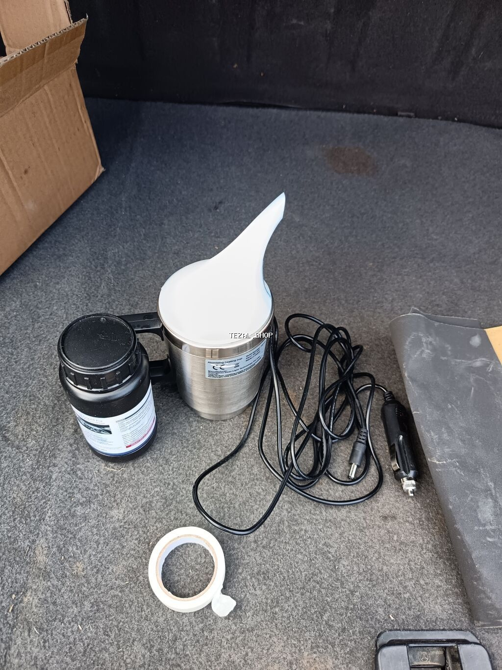 Solmuş faraları təmizləyir buxarla. 1 maşınlıq əlavə dərmanı üstündə