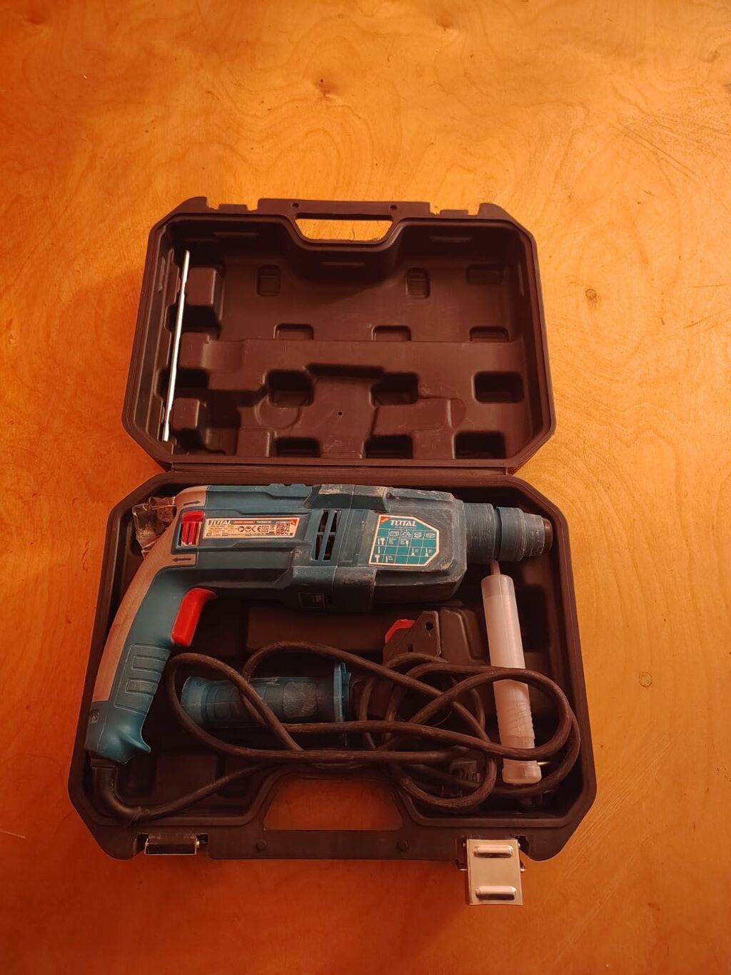 TOTAL elektrik perforatoru (zərbə funksiyalı qazma) – plastik daşıma