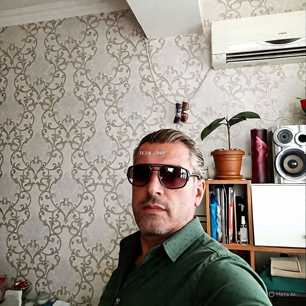 Mərmər teksturalı divar panelləri və kafel/parket tipli döşəmə