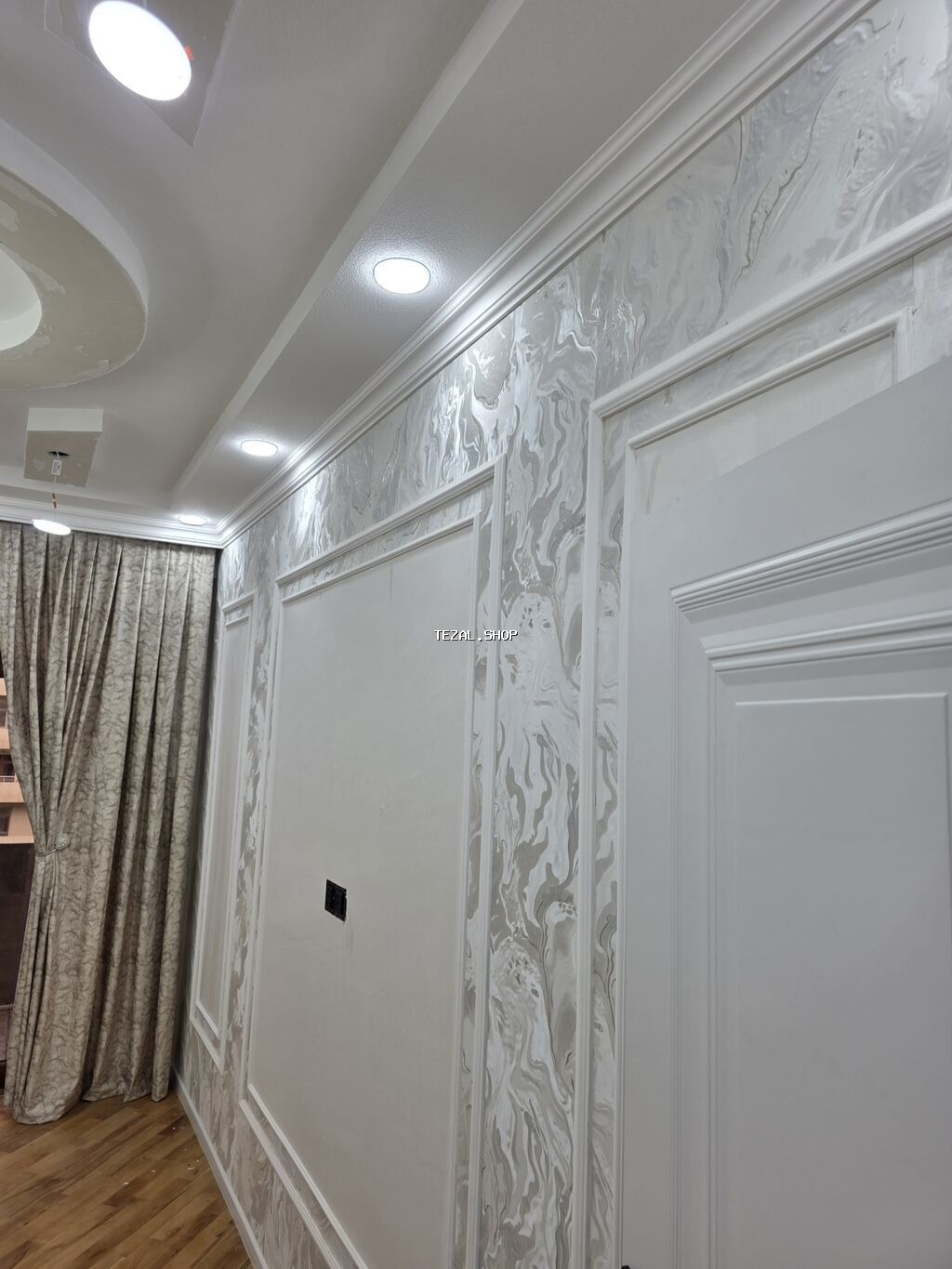 Mərmər teksturalı divar panelləri və kafel/parket tipli döşəmə - şəkil 3