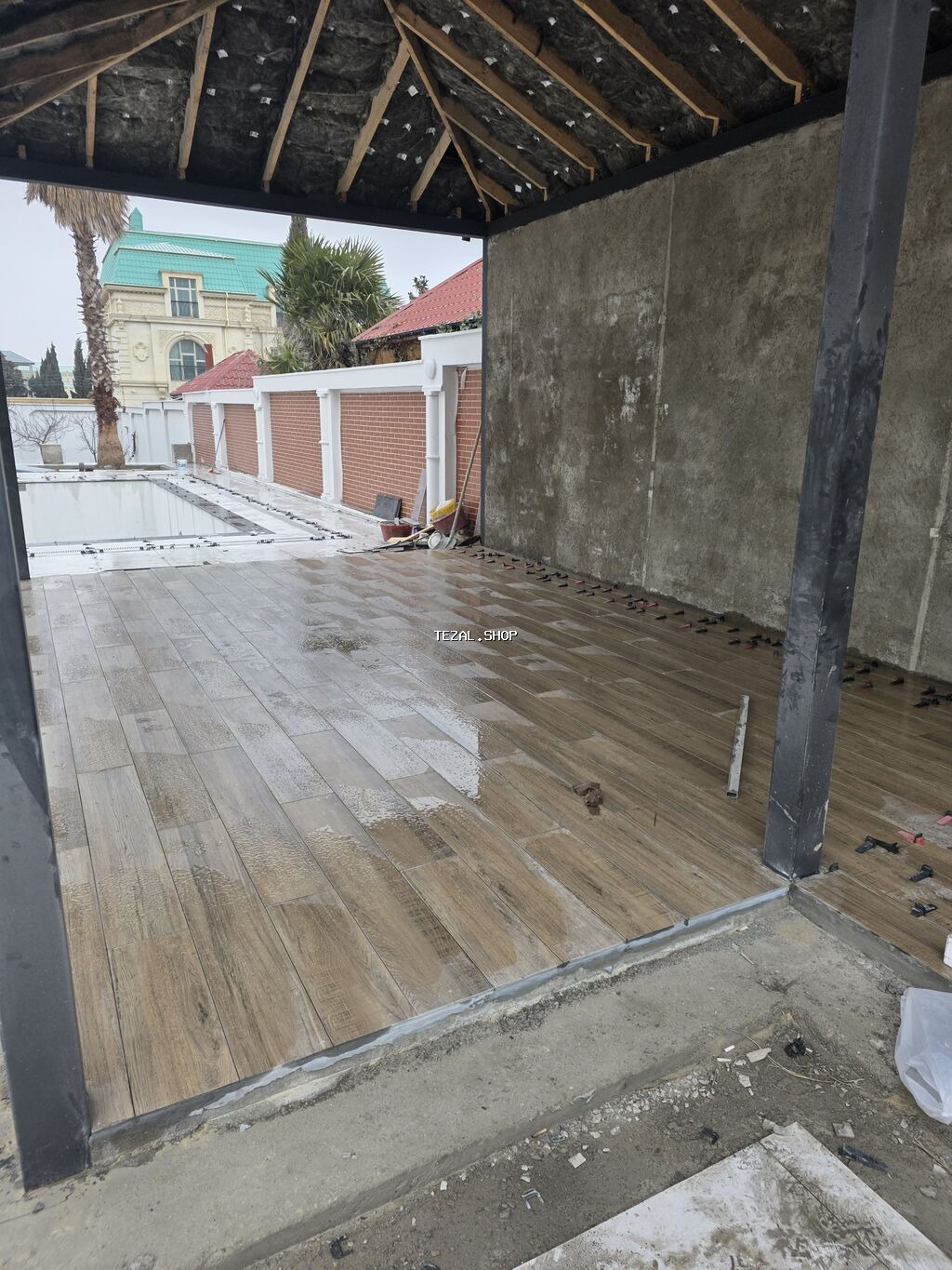 Mərmər teksturalı divar panelləri və kafel/parket tipli döşəmə - şəkil 4