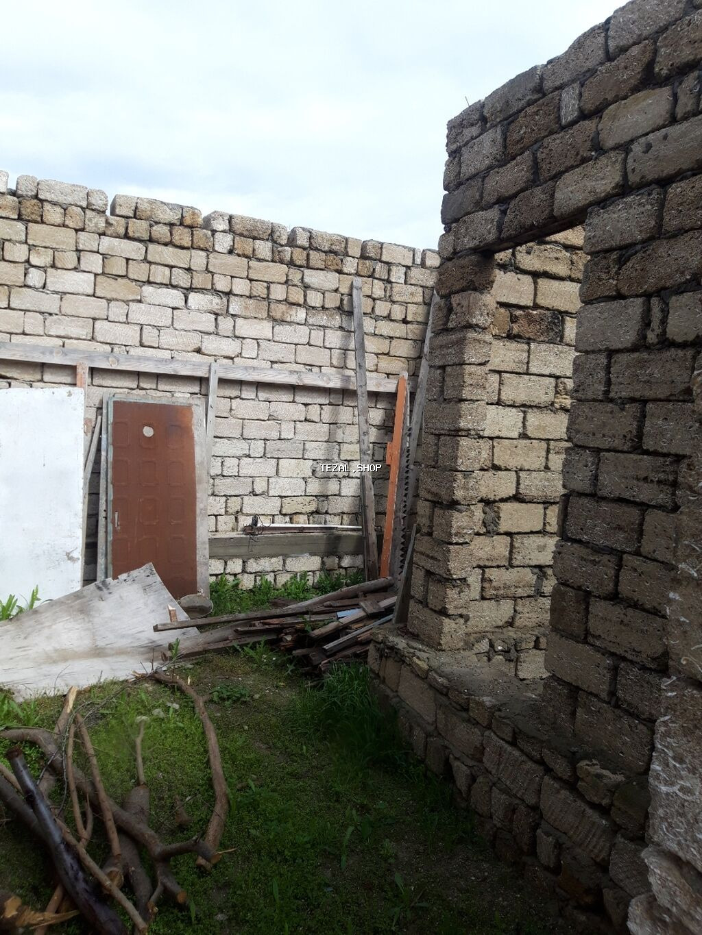 Yarım tikili.Əmrican qoşaminarəli məsçidin yanı.torpaqın sotu 27 30